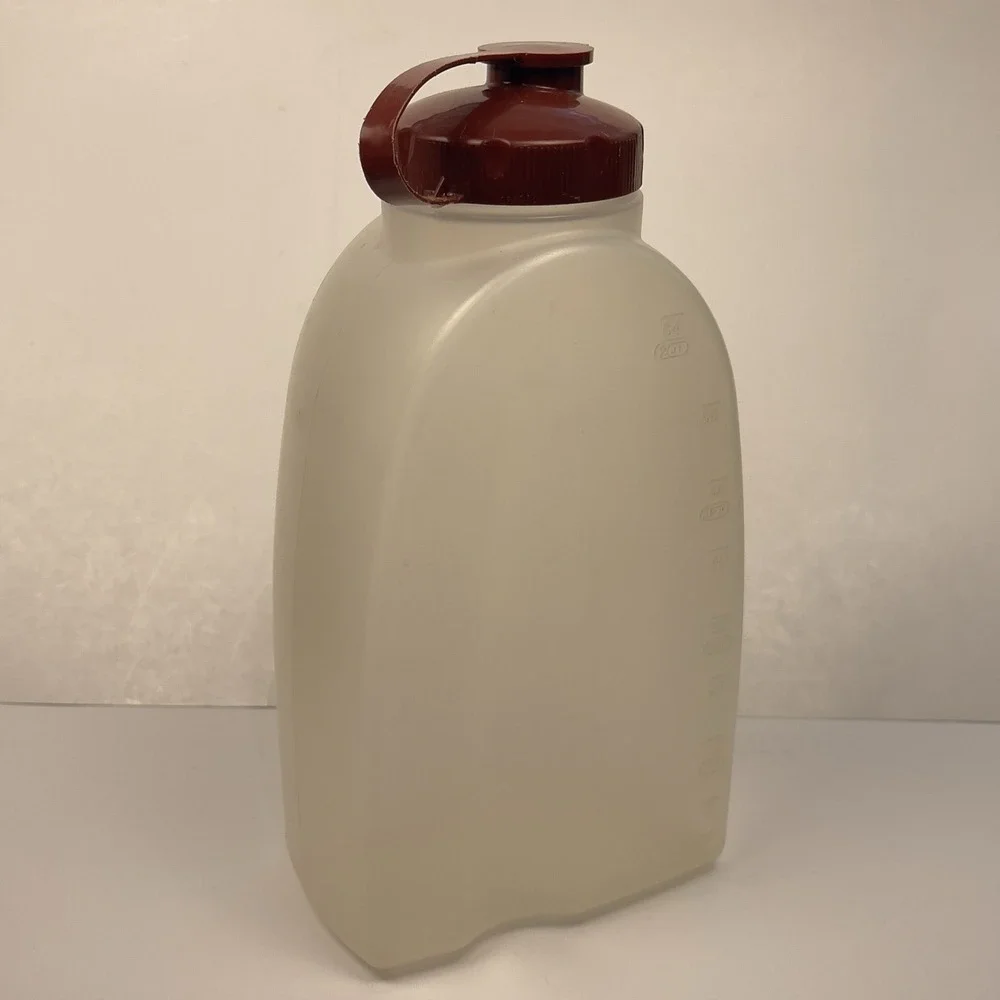 Rubbermaid 2 Quart  Mixer Mate Pitcher w/ Brown Flip‎ Top Lid 64 Ounces